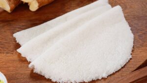 Tapioca fininha, quente, perfumada e perfeita para receber manteiga, queijo ou frutas frescas