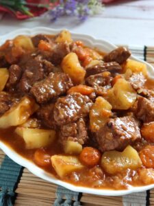 Guisado de Vitela com Batatas: O Sabor Que Vai Conquistar Seu Paladar!