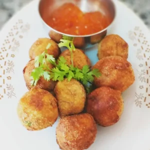 Bolinho de Carne de Sol com Macaxeira e Queijo Coalho: Receita Típica