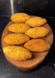 Bolinhos de Mandioca com Carne Seca: Receita Fácil, Crocante e Lucrativa