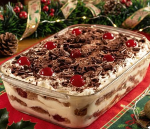 Quando faço esse Pavê Floresta Negra de Natal, ninguém lembra mais do panetone da mesa