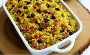 Quando faço esse Cuscuz Natalino com Calabresa, Azeitona e Uvas-passas, o povo esquece até da farofa tradicional