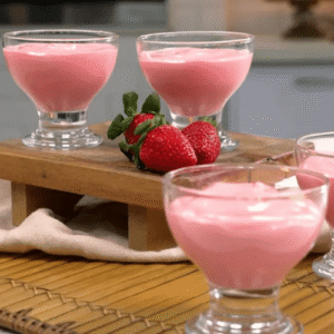 Iogurte Caseiro de Morango Cremoso em 30 Minutos com Nestlé