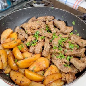 Bife no Alho Suculento com Batata na Frigideira em 30 Minutos com Nestlé