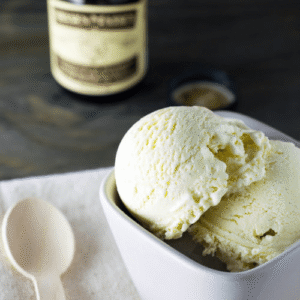 Sorvete Cremoso de Baunilha com Crocante Irresistível em 20 Minutos + Freezer