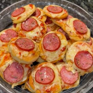 Mini Pizza Calabresa Caseira em 20 Minutos com Molho Nestlé