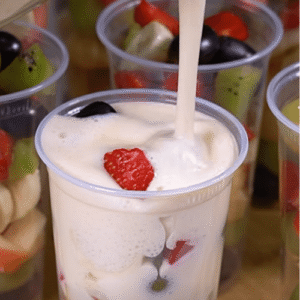 Salada de Frutas com Gelatina Colorida e Cremosa em 20 Minutos com Nestlé