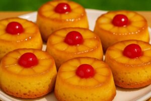 Bolinhos Invertidos de Abacaxi Fofinhos que Encantam no Primeiro Olhar