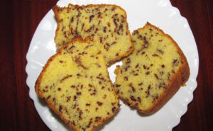 Bolo de Iogurte Grego com Pepitas de Chocolate: Receita Fofinha e Fácil