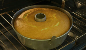 Bolo de leite condensado (fica grande, muito fofinho, e muito saboroso)