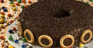 Brigadeirão com biscoito para brilhar no fim de semana