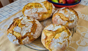 Broa de milho – receita que sai sempre bem (fofas por dentro e estaladiças por fora)