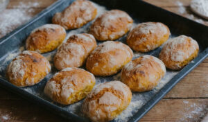 Broinhas de batata doce acabadinhas de sair do forno