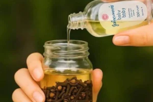 54 Anos com Rosto de 24? O Segredo do Elixir de Cravo e Óleo que Desperta a Juventude da Pele e Diz Adeus às Rugas e Manchas!