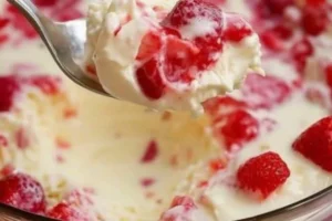 Merengue de Morango Cremoso e Apaixonante: A Receita Rápida que Desaparece da Travessa e Conquista a Todos!