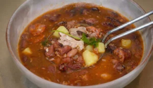 Sopa da Pedra de Almeirim: A Receita Tradicional Portuguesa Que Vira Magia na Sua Cozinha e Conquista Paladares