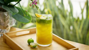 Drinks de Verão Fáceis e Refrescantes: Receitas com e sem Álcool para Aliviar o Calor e Animar Suas Festas!