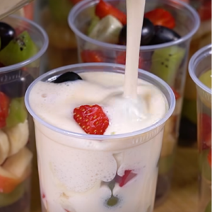 Salada de Frutas Cremosa com Gelatina Colorida Nestlé: Refrescância em 20 Minutos para o Verão!