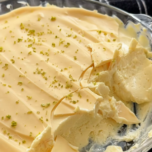 Bombom de Limão na Travessa Nestlé: O Segredo Cremoso e Refrescante em 20 Minutos que Virou Febre!