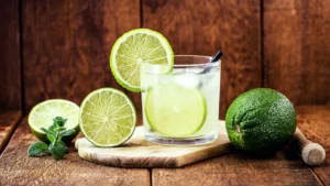 Caipiroska de Limão de Liquidificador: Prepare o Drink Perfeito para o Verão em 5 Minutos e Impressione seus Convidados!
