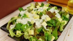 Salada de Folhas com Queijo: A Receita Elegante e Fácil para Transformar o Seu Cardápio em Apenas 20 Minutos!