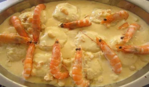 Medalhões de Pescada no Forno com Molho de Camarão Cremoso: A Receita Secreta para um Jantar Inesquecível e Fácil!