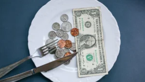 Jantar Saboroso e Econômico: Desvende os Segredos da Cozinha Inteligente para Economizar e Surpreender com um Refogado de Frango e Legumes