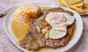 Prego à casa com molho delicioso (a melhor receita de sempre)