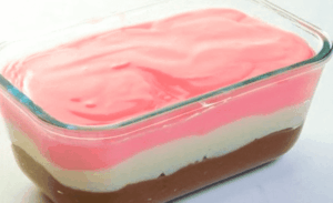 Uma sobremesa que combina beleza, sabor e aquele toque de nostalgia