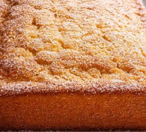 Bolo Simples Caseiro com Açúcar por Cima