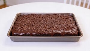 Bolo de Chocolate de Liquidificador Misturou, assou e pronto salva qualquer vontade de doce
