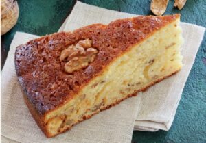 Bolo de Iogurte com Mel e Nozes Fofinho e Fácil