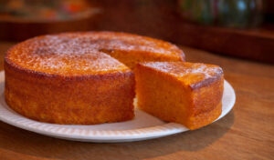 Bolo delícia de batata-doce e laranja (tão bom que é impossível comer só uma fatia)