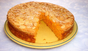 Bolo de cenoura e amêndoa (fofo, húmido e delicioso)