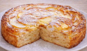 O melhor Bolo de Maçã do Mundo (cremoso e fácil de fazer)