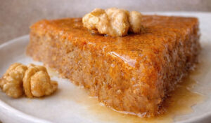 Bolo de noz molhadinho e delicioso