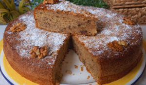 Bolo de nozes e canela que sai sempre bem e fica super fofo