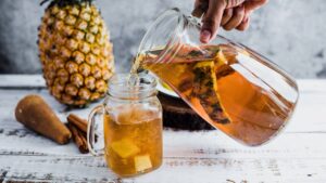 Quando aprendi a usar a casca do abacaxi no chá, senti o frescor da hortelã