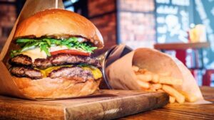 hambúrguer artesanal pronto em 20 minutos