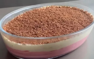 Sobremesa Gelada de Morango com Creme