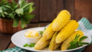 O milho na manteiga feito no micro-ondas que salva qualquer fome