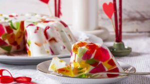 Gelatina Colorida Cremosa sempre vira o centro das atenções na mesa