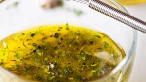 O segredo de uma salada inesquecível começa com um molho bem feito