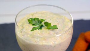 Esse molho tártaro cremoso fez todo mundo perguntar o que tinha de tão especial