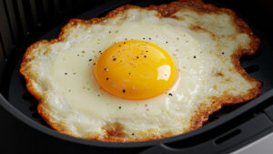 Entre receitas rápidas, ovo frito na airfryer chama atenção pela facilidade