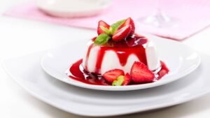 Panna Cotta de Morango: Sobremesa Italiana, Cremosa e Delicada