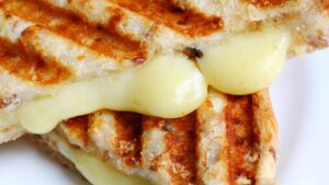 Queijo Quente Grelhado: Crocante por Fora, Derretido por Dentro