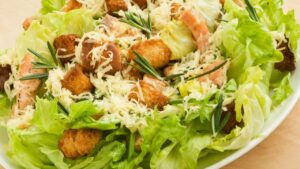 Salada Caesar: Clássica, Cremosa e Sempre Elegante