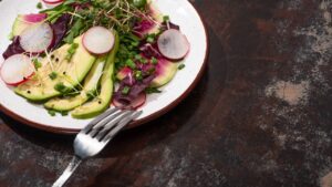 Salada com Abacate A receita saudável que prova como simplicidade pode ser deliciosa