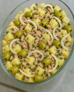 Salada de Atum com Batata e Azeitona: Receita Completa, Saborosa e Fácil